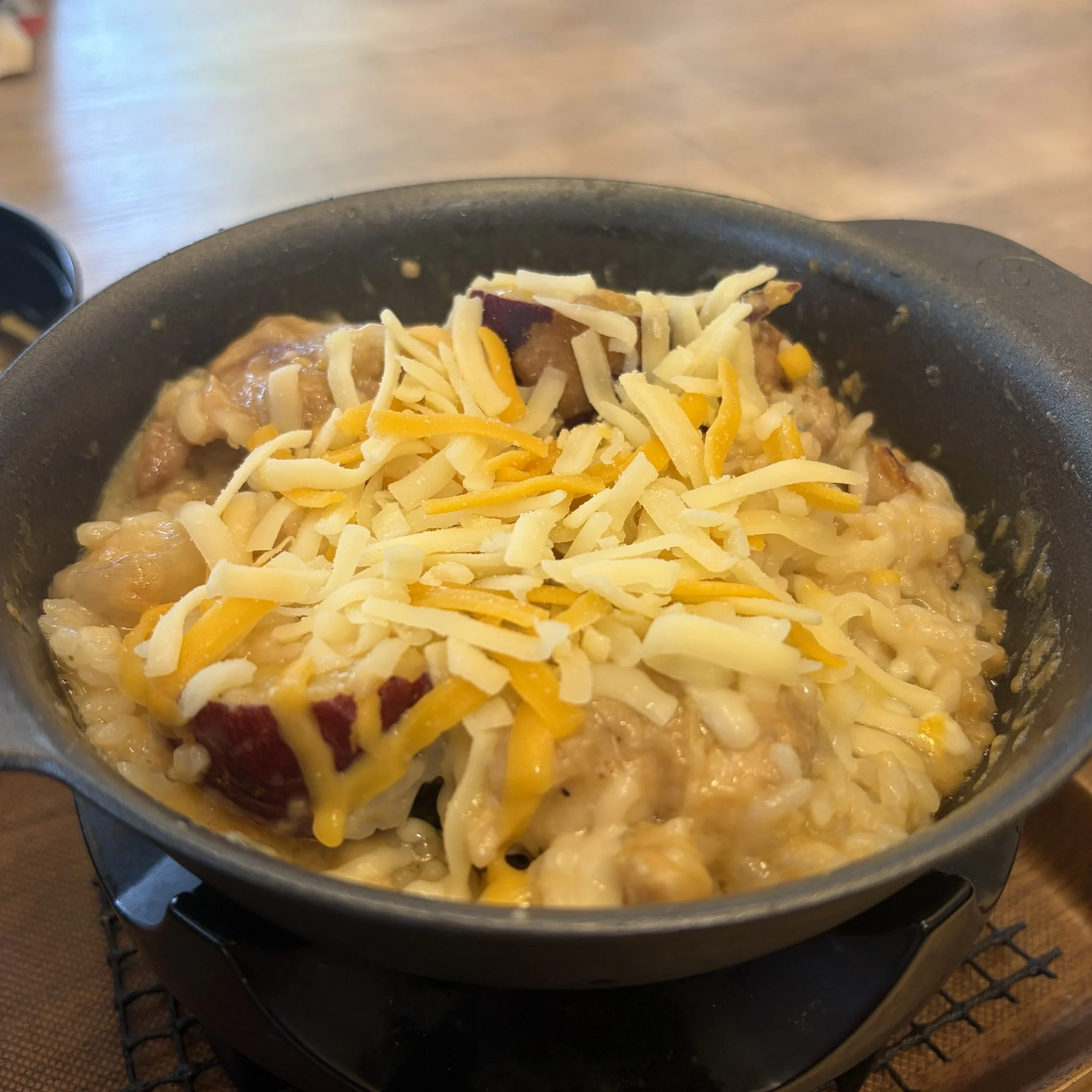 ドリア風アレンジ後の状態（ご飯＋追いチーズトッピング）